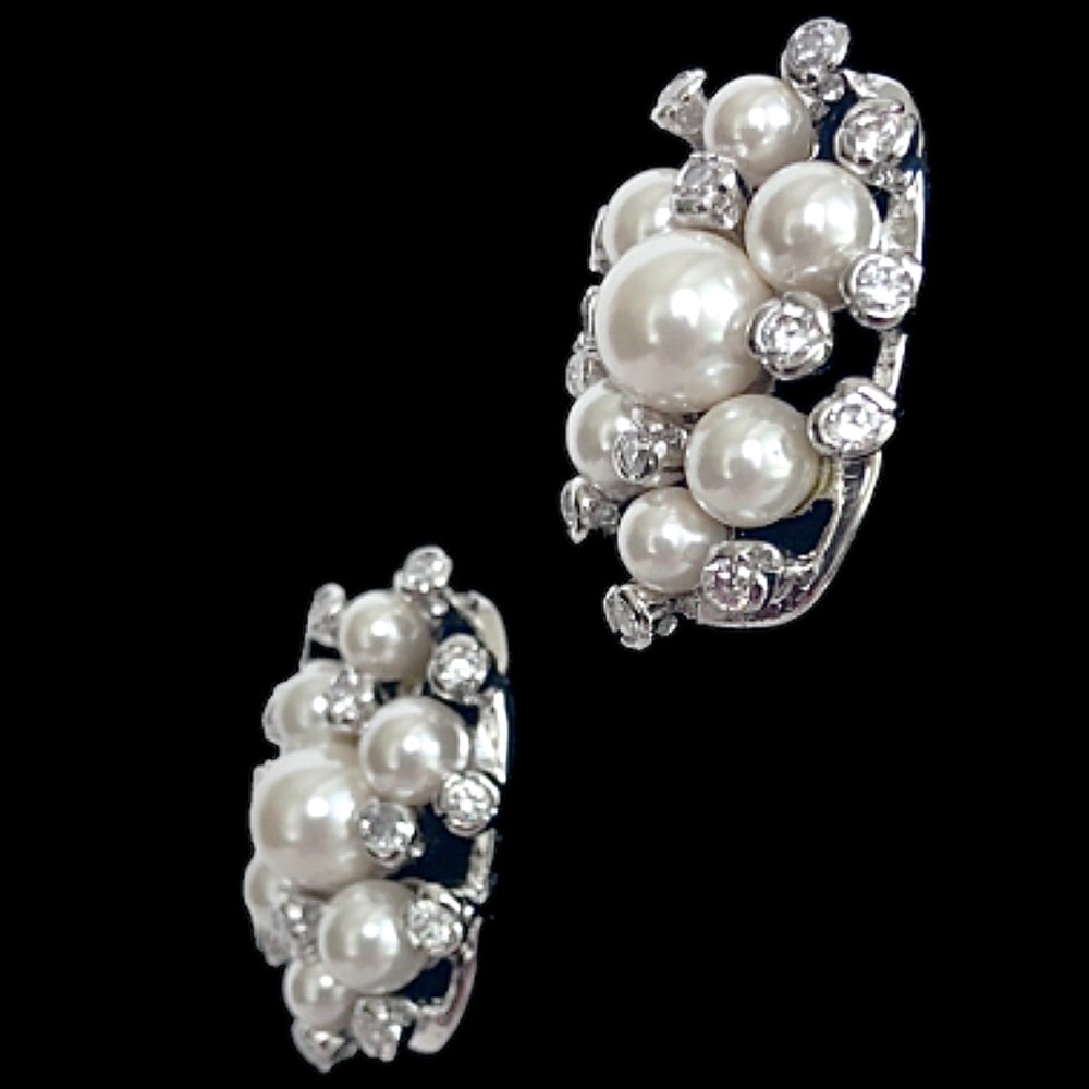 🎉🎊HP🎊🎉🆕 Gorgeous Pearl and crystal earrings - Picture 4 of 5